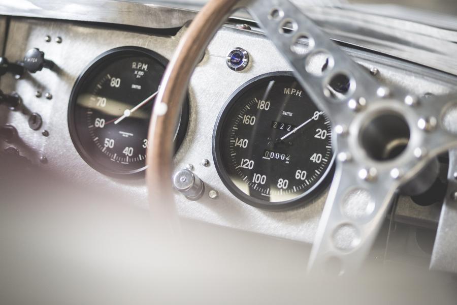 Панель приборов Jaguar XKSS Continuation 2016 года  (фото 19 из 28)